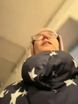 Snapshot of angelmommu chatting on February 2025 12:43:02 PM angelmommu online show from February 2025 12:43:02 PM