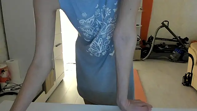 Snapshot of angelmommu chatting on February 2025 05:49:02 AM angelmommu online show from February 2025 05:49:02 AM