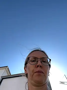 Snapshot of angelmommu chatting on October 2025 09:51:02 AM angelmommu online show from October 2025 09:51:02 AM