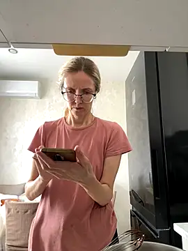 Snapshot of angelmommu chatting on October 2025 08:16:02 AM angelmommu online show from October 2025 08:16:02 AM