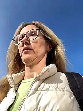 Snapshot of angelmommu chatting on November 2025 10:16:01 AM angelmommu online show from November 2025 10:16:01 AM