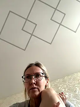 Snapshot of angelmommu chatting on November 2025 10:03:02 AM angelmommu online show from November 2025 10:03:02 AM