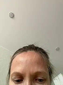 Snapshot of angelmommu chatting on November 2025 06:16:02 AM angelmommu online show from November 2025 06:16:02 AM