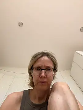 Snapshot of angelmommu chatting on February 2026 09:16:02 AM angelmommu online show from February 2026 09:16:02 AM