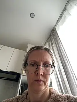 angelmommu online show from April 2026 06:20:02 AM