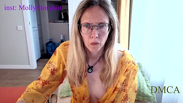 Snapshot of angelmommu chatting on May 2026 06:53:01 AM angelmommu online show from May 2026 06:53:01 AM