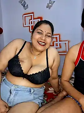 MOM-SUN-COUPLE online show from January 2025 04:16:02 PM