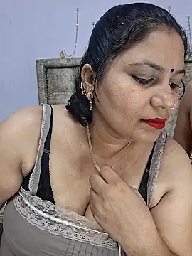 MOM-SUN-COUPLE online show from March 2025 05:04:02 PM