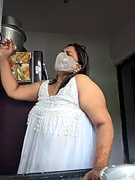 MOM-SUN-COUPLE online show from October 2025 10:35:02 AM