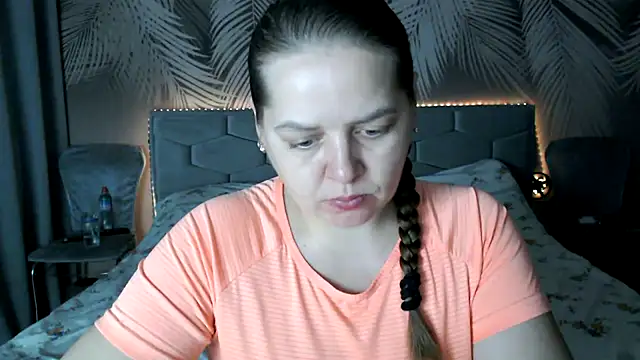 uliastar online show from December 2025 07:35:01 AM