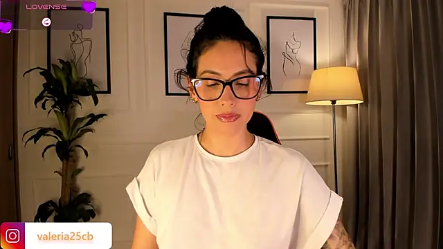 valeriia25  online show from February 2025 10:45:01 PM