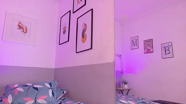 kinkylittlegirll online show from April 2026 02:54:01 AM