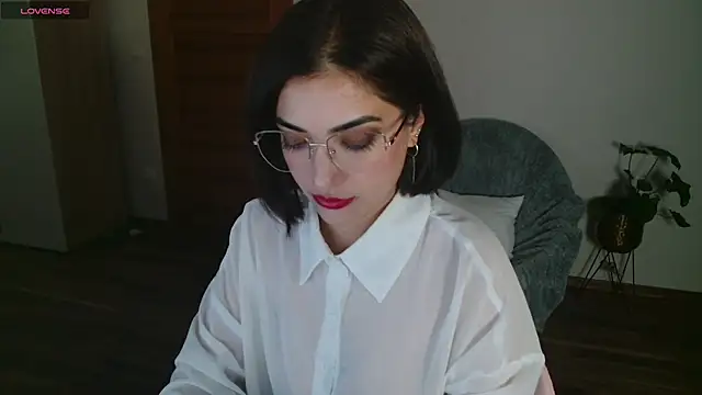 mollyopris96 online show from October 2025 11:27:01 PM