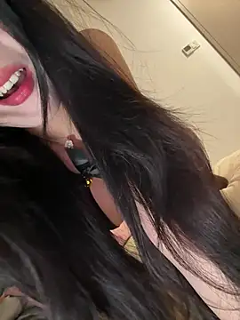 Serena-AU online show from April 2026 03:28:02 PM