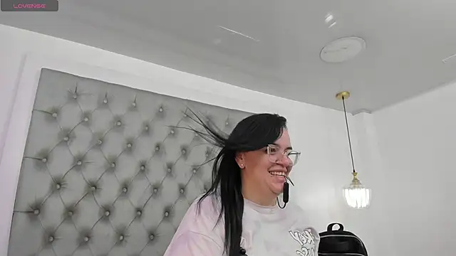 Snapshot of anette_cooper chatting on June 2026 03:44:02 AM anette cooper online show from June 2026 03:44:02 AM