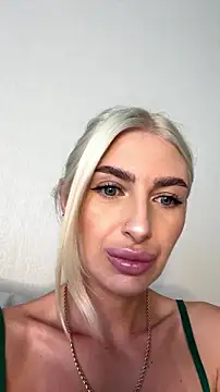 Mia Roxie online show from July 2026 04:19:01 AM
