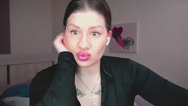 JuicyHelenX online show from March 2026 12:18:01 AM