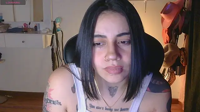 Snapshot of val_bardot chatting on June 2026 03:51:02 AM val bardot online show from June 2026 03:51:02 AM