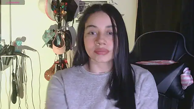 Snapshot of val_bardot chatting on June 2026 06:07:01 AM val bardot online show from June 2026 06:07:01 AM
