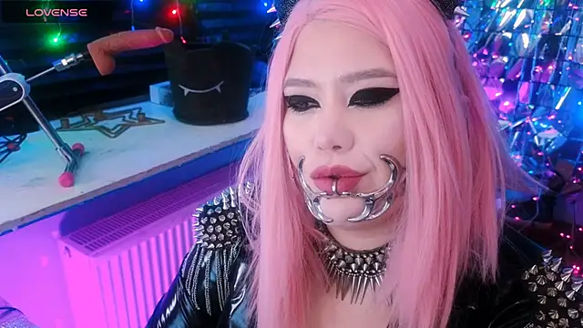 Snapshot of wickedxqueen chatting on February 2025 05:29:01 AM wickedxqueen online show from February 2025 05:29:01 AM