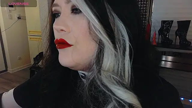wickedxqueen online show from April 2026 07:58:02 PM