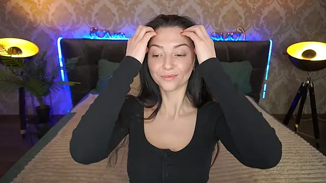 Snapshot of EmilyHalls chatting on March 2025 06:58:02 AM EmilyHalls online show from March 2025 06:58:02 AM