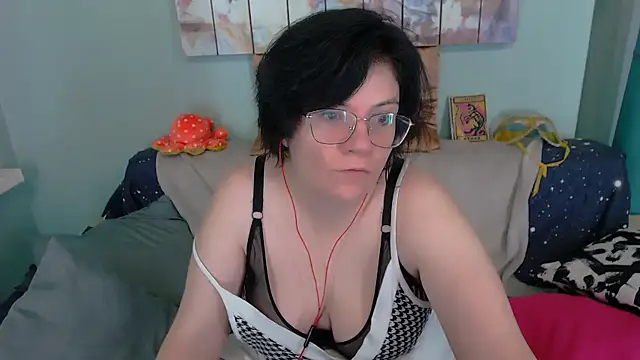 EverlyRays online show from December 2025 06:24:02 PM