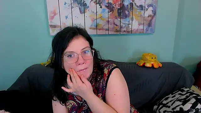 Snapshot of EverlyRays chatting on April 2026 02:19:01 PM EverlyRays online show from April 2026 02:19:01 PM