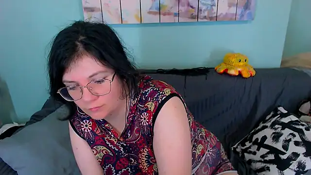 Snapshot of EverlyRays chatting on May 2026 10:47:01 AM EverlyRays online show from May 2026 10:47:01 AM