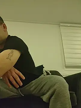 steviebigdick1992 online show from November 2025 06:19:02 PM