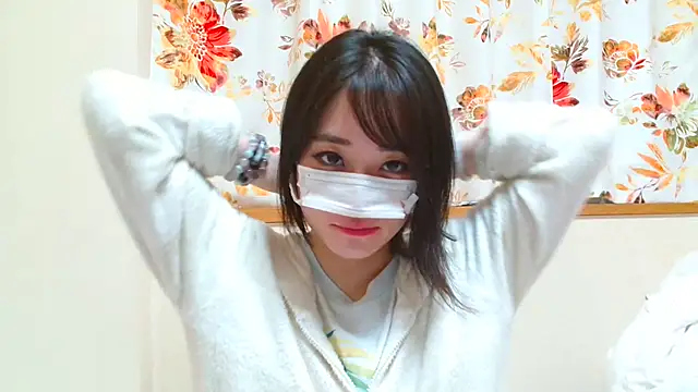 liliyRiSAcha-n online show from April 2026 07:35:01 AM