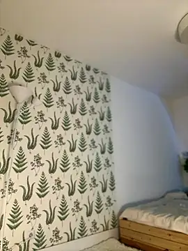 Snapshot of Marie_Diaze chatting on December 2024 08:44:02 AM Marie Diaze online show from December 2024 08:44:02 AM