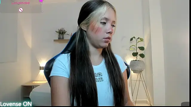 Snapshot of nataly_rodri chatting on May 2026 02:18:01 AM nataly rodri online show from May 2026 02:18:01 AM