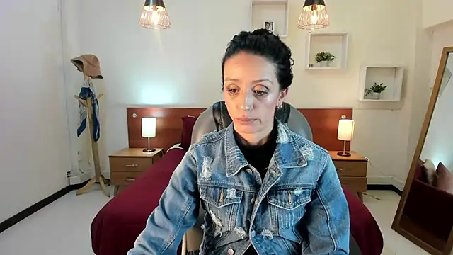 Kristen Garner online show from February 2025 08:00:01 PM