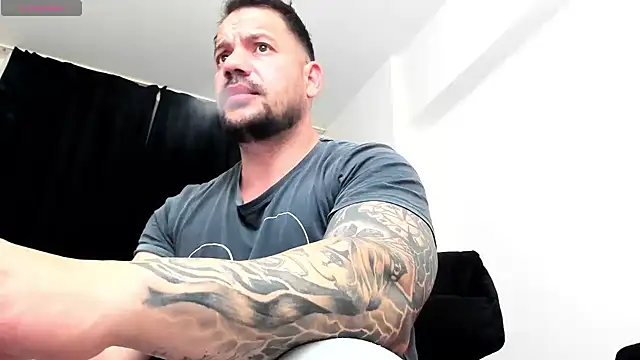 musclemonster31 online show from November 2025 10:25:02 PM