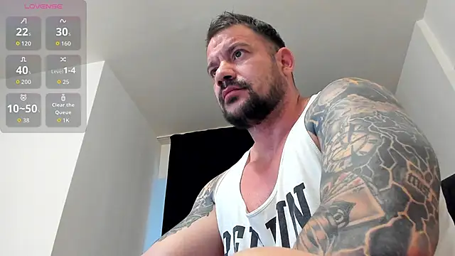 Snapshot of musclemonster31 chatting on June 2026 03:18:02 AM musclemonster31 online show from June 2026 03:18:02 AM