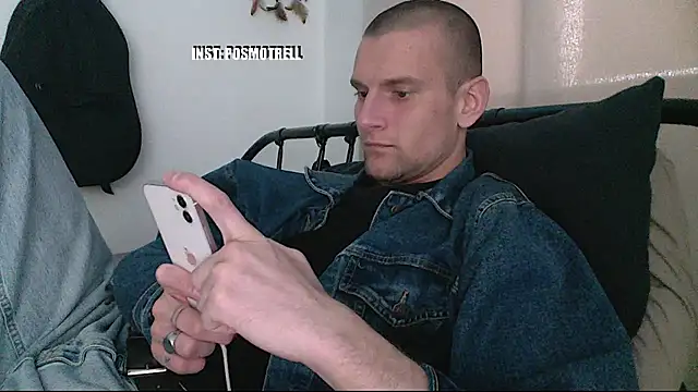 Snapshot of ETHAN_MOORE chatting on April 2026 11:26:02 AM ETHAN MOORE online show from April 2026 11:26:02 AM