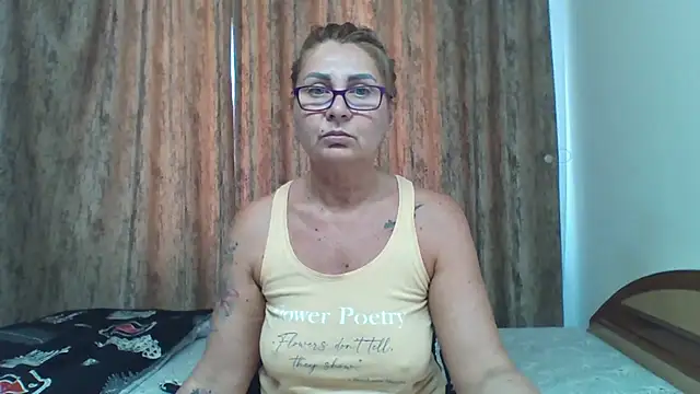Snapshot of PussyEvely chatting on May 2026 09:06:01 AM PussyEvely online show from May 2026 09:06:01 AM