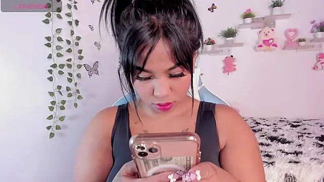 Snapshot of Emily_restrepo chatting on February 2025 07:23:01 AM Emily restrepo online show from February 2025 07:23:01 AM