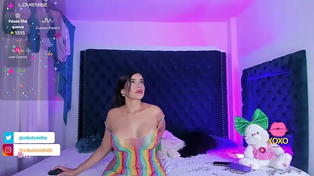 nikolsmithh online show from February 2026 09:30:02 PM