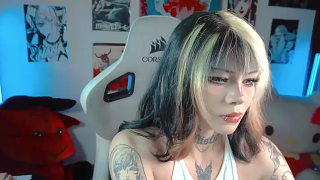 Deadly Doll online show from October 2025 10:53:02 PM