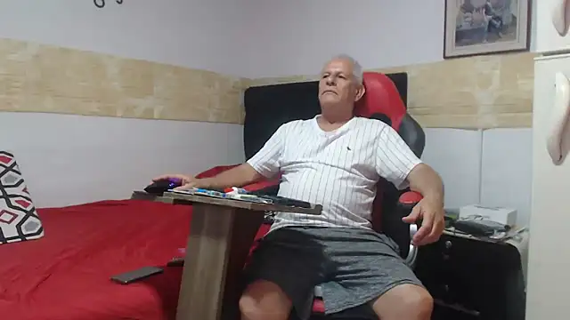 VALENTINO1983  online show from September 2025 11:26:02 PM