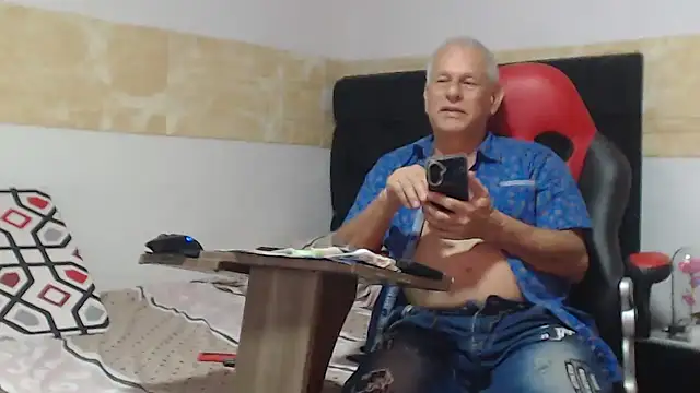 VALENTINO1983  online show from October 2025 01:48:02 AM