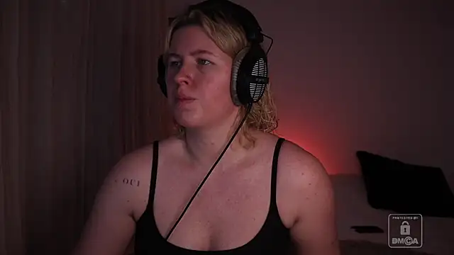 moonamii online show from January 2026 07:04:02 PM