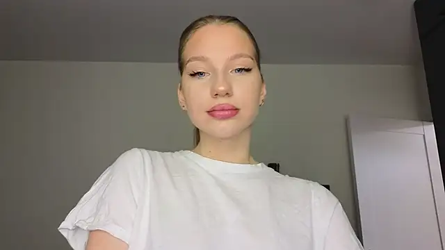 MiaKeler online show from February 2025 04:57:01 PM