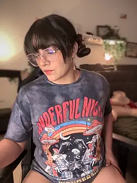 Lia flowers online show from September 2025 12:48:02 AM