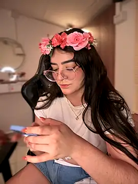 Lia flowers online show from November 2025 11:15:01 PM