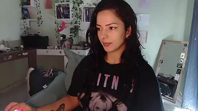Snapshot of BeellyDance chatting on May 2026 01:52:02 PM BeellyDance online show from May 2026 01:52:02 PM