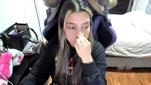 Snapshot of LuisaReyes_2911 chatting on September 2025 02:00:02 AM LuisaReyes 2911 online show from September 2025 02:00:02 AM