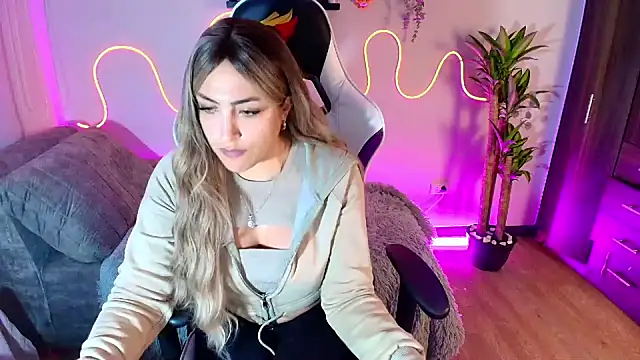 a belladanger online show from February 2025 02:12:02 AM